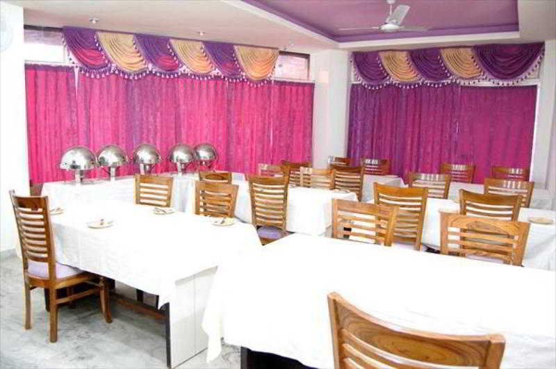 Hotel Karat 87 Inn Ню Делхи Екстериор снимка