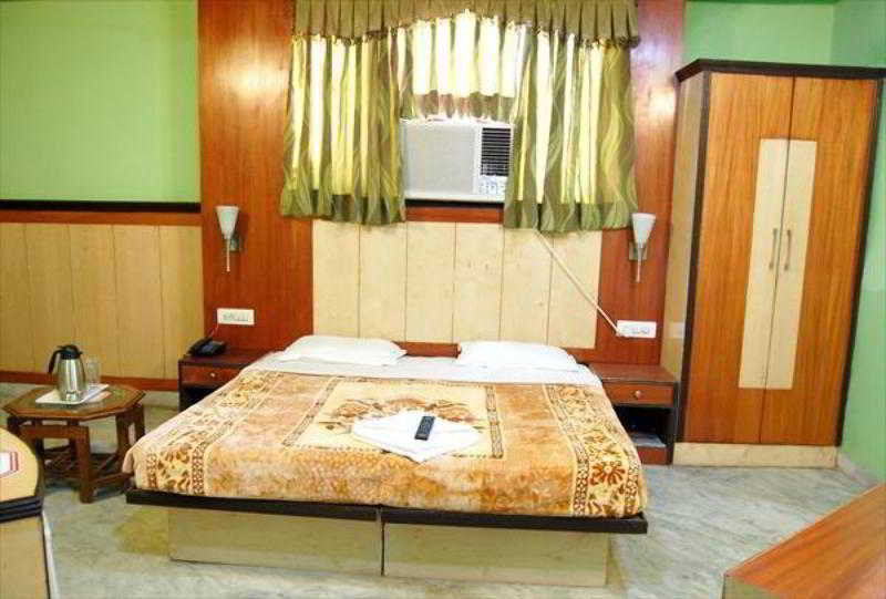 Hotel Karat 87 Inn Ню Делхи Екстериор снимка
