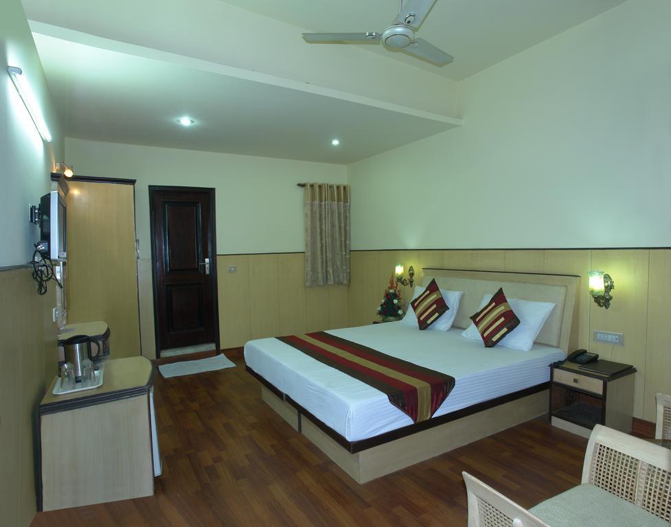 Hotel Karat 87 Inn Ню Делхи Стая снимка