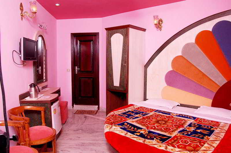 Hotel Karat 87 Inn Ню Делхи Екстериор снимка