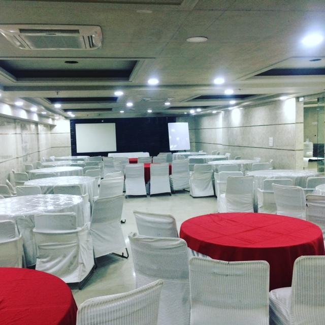 Hotel Karat 87 Inn Ню Делхи Екстериор снимка
