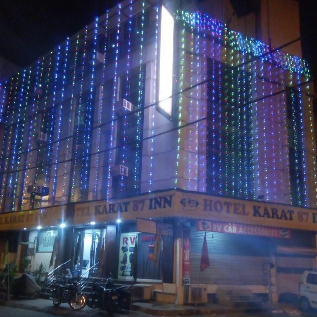 Hotel Karat 87 Inn Ню Делхи Екстериор снимка