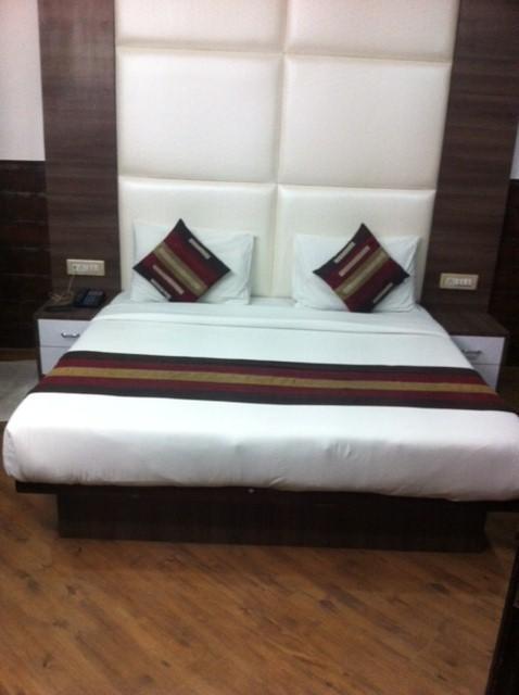 Hotel Karat 87 Inn Ню Делхи Екстериор снимка