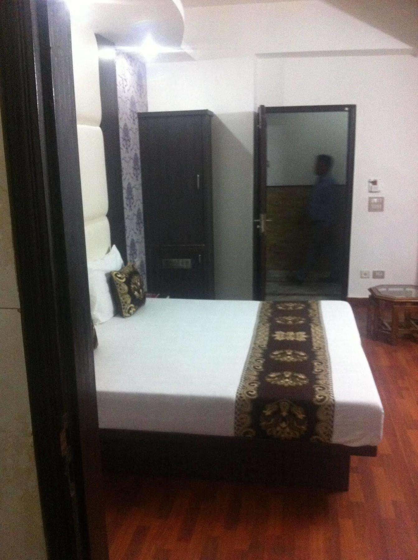 Hotel Karat 87 Inn Ню Делхи Екстериор снимка