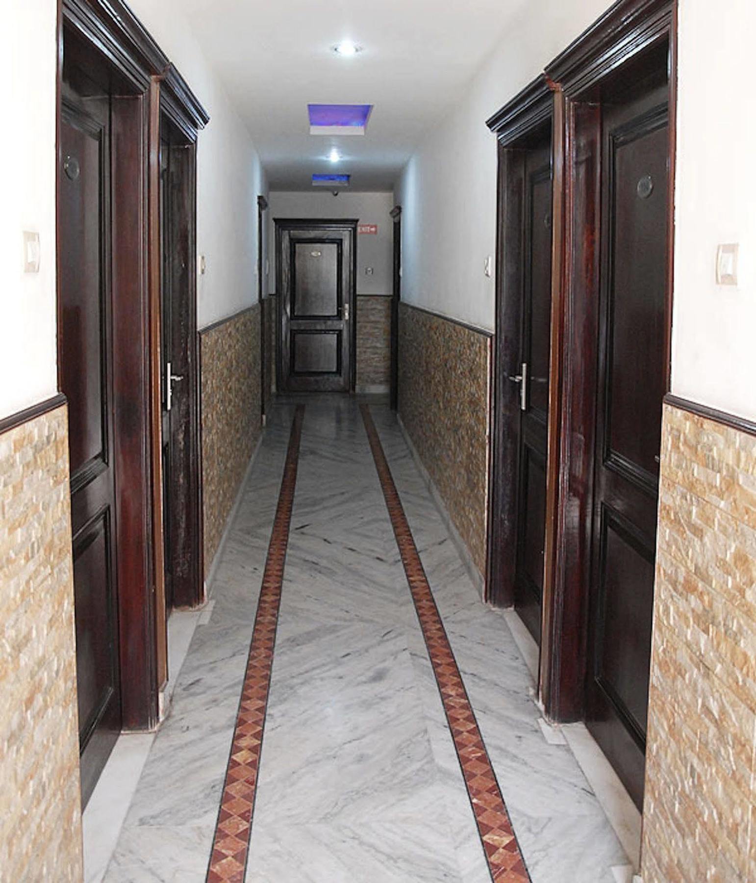 Hotel Karat 87 Inn Ню Делхи Екстериор снимка
